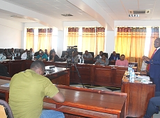 Mrajis wa Vyama vya Ushirika Dkt. Benson Ndiege akizindua Mfumo wa Kieletroniki wa kutoa leseni katika SACCOS